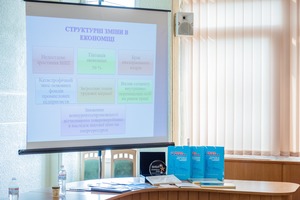 Зображення новини: {{ item.title }}