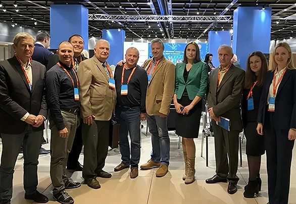 Люди з грамотами